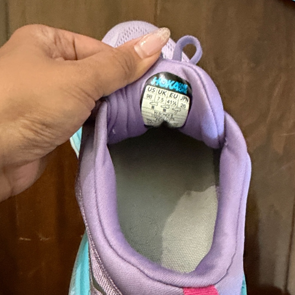 HOKA - Bondi 8 - Size 9B - Lavender Running Shoes 🩷 💜 - Picture 3 of 8